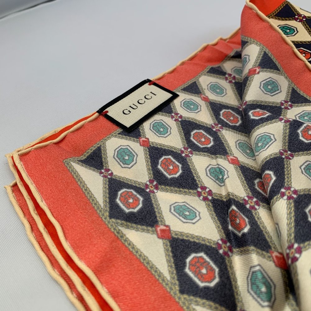 Gucci Geometric Jewel Print Pocket Square in Ivory NEW W TAGS - Picture 5 of 7